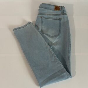 Lee Women's Light Wash Skinny Jeans - Pale Blue